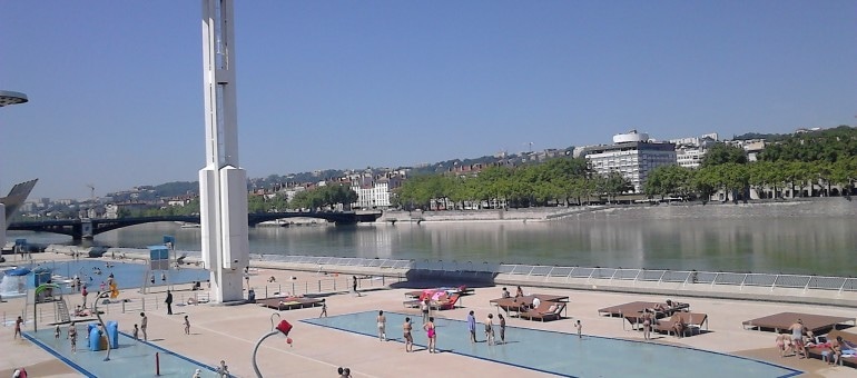 Le Plan Piscine à Lyon Tombe T Il à Leau