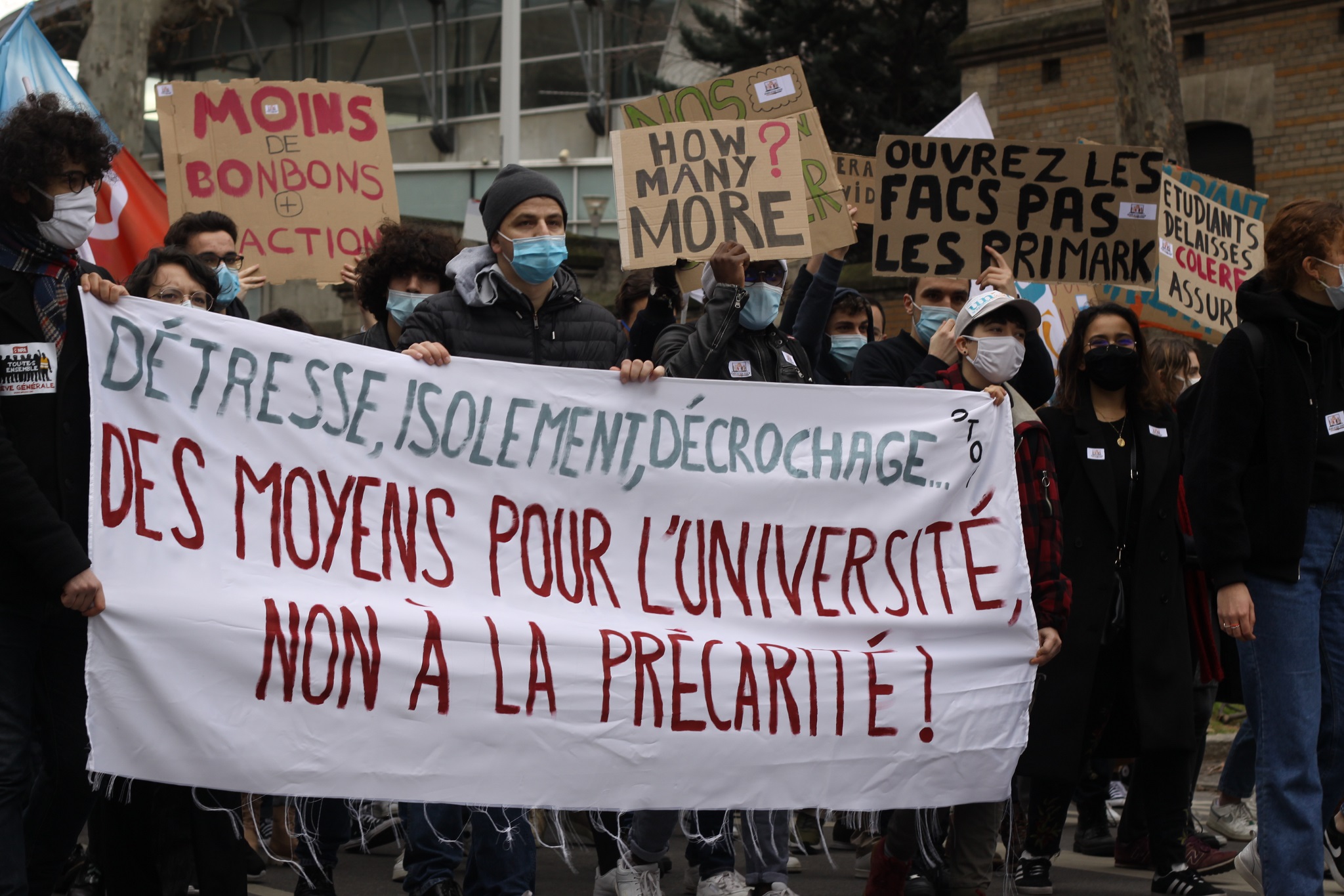 Manifestation contre la précarité étudiante pendant les confinements, début 2021, après des suicides et tentatives de suicide d'étudiant·es. ©OM/Rue89Lyon