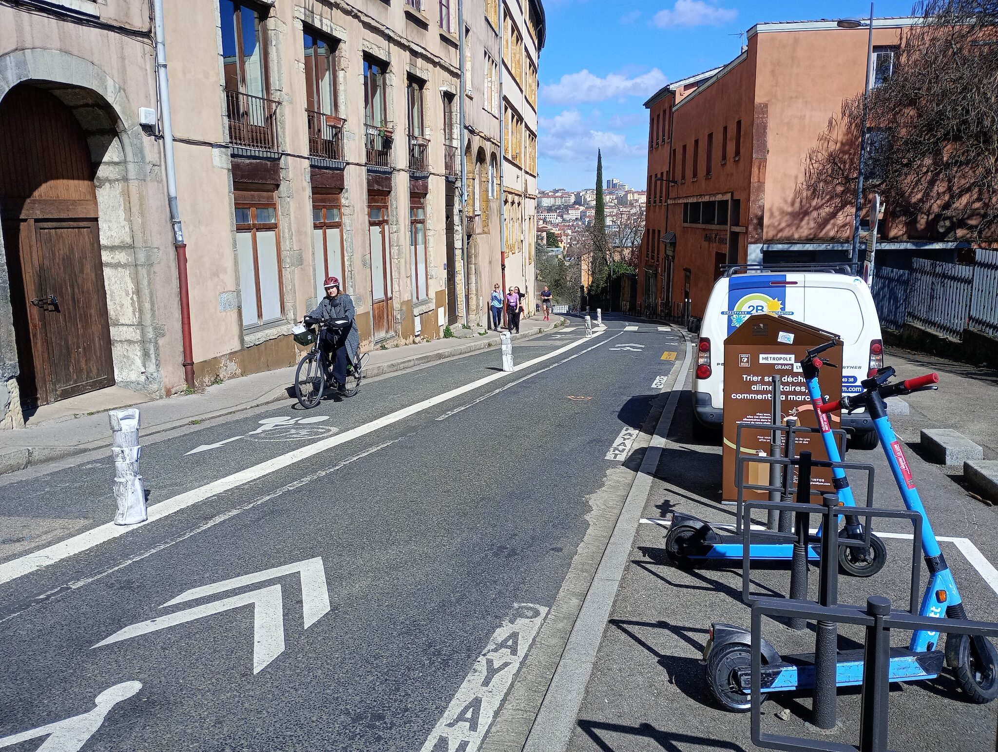 Pentes, stationnement, canicule : Lyon peut-elle vraiment devenir une capitale du vélo?