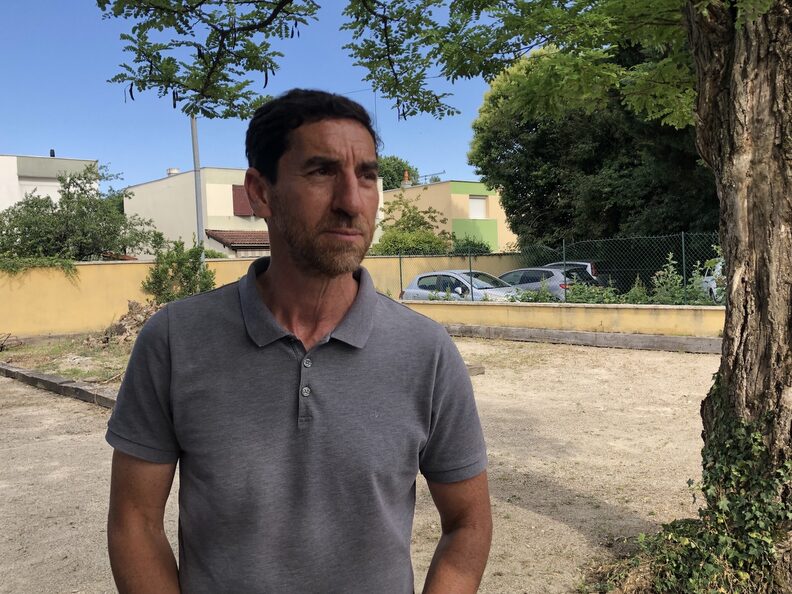 Abdelkader Lahmar, militant des quartiers populaires à Vaulx-en-Velin, candidat aux législatives 2022 et 2024 dans la 7e circonscription du Rhône. ©MA/Rue89Lyon