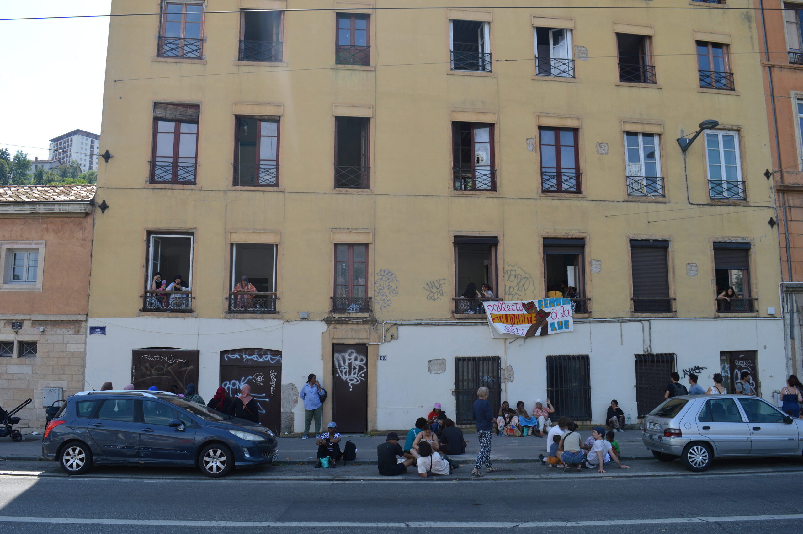 Environ 70 femmes sans-abri ont occupé un immeuble du quai Arloing à Vaise (Lyon 9e), vendredi 19 juillet, et visent la Métropole de Lyon.