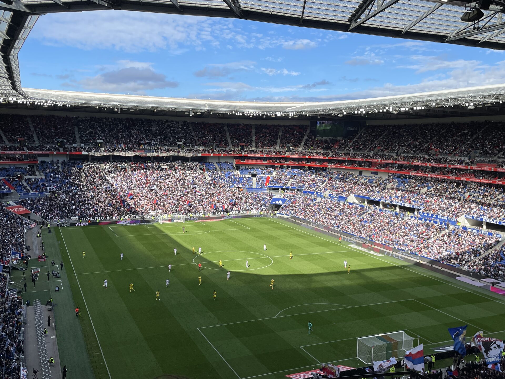 « Ce n’est pas à moi de dégager du stade » : le malaise des supporters de gauche de l’OL