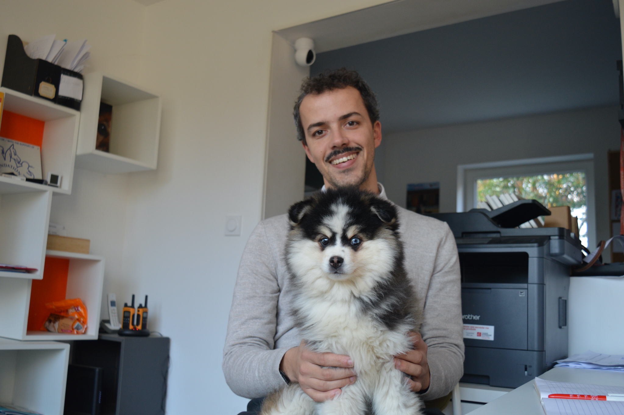 Théo Noguer, vétérinaire, est directeur de la pension canine solidaire Paw'sitive Job. Photo : EM/Rue89Lyon