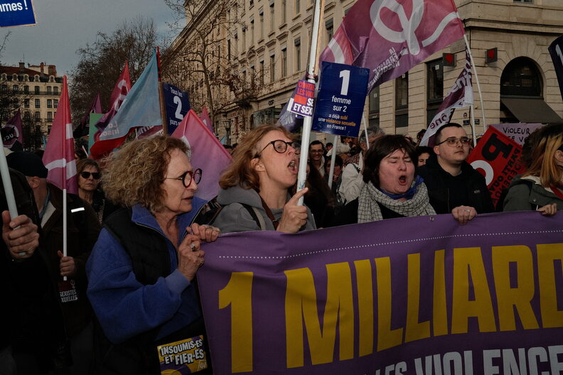 De nombreuses organisations, associatives et politiques étaient présentes à la manifestation du 8 mars à Lyon ©AG/Rue89Lyon 